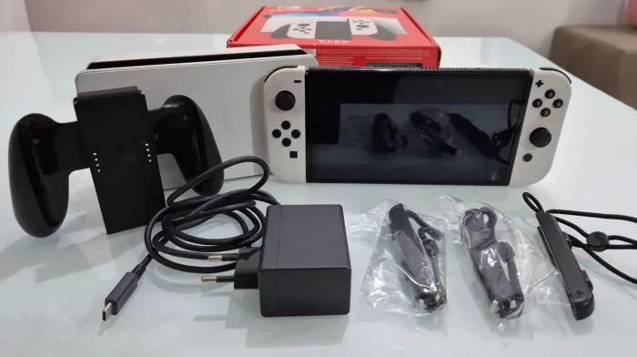 Vendo Nintendo Switch Oled