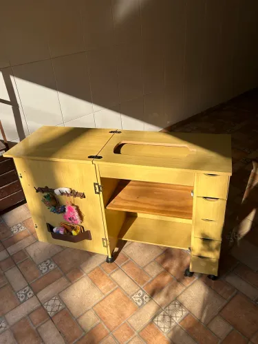 Gabinete de Madeira para Costura