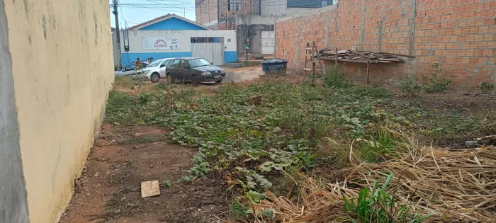 VENDO UM LOTE NA CIDADE JARDIM NA RUA N12