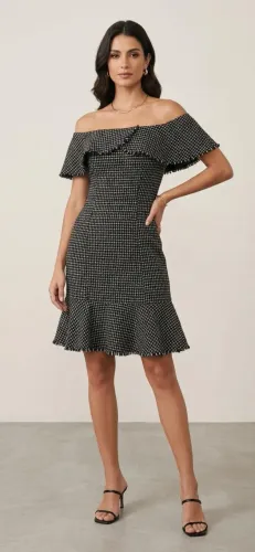 Vestido Stend Curto com Babados e Decote Ombro a Ombro