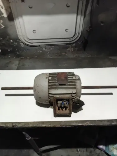 Motor weg 0 75cv eixo dois lados 220v