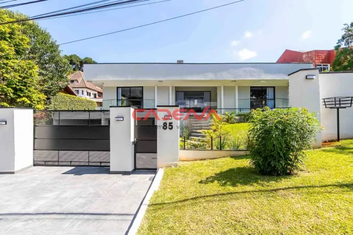 Casa com 4 quartos e 6 vagas à venda no Pilarzinho