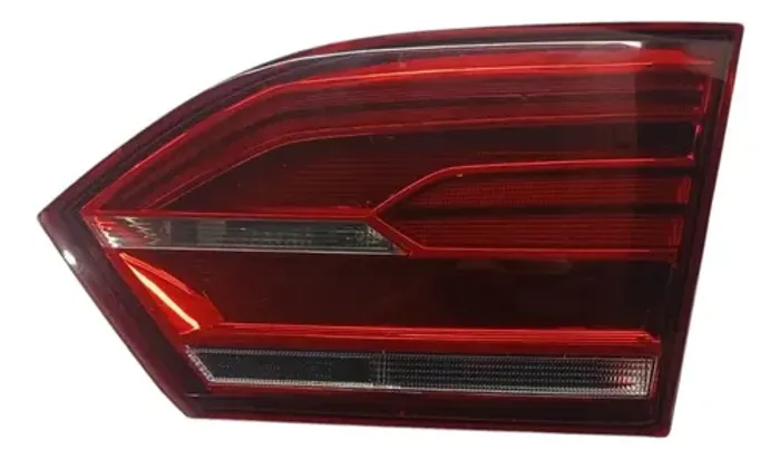 Lanterna Traseira Direita VW Jetta TSI 14-15 Vermelha