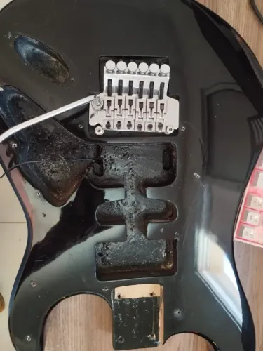 Corpo Guitarra Stratocaster com FloydRose