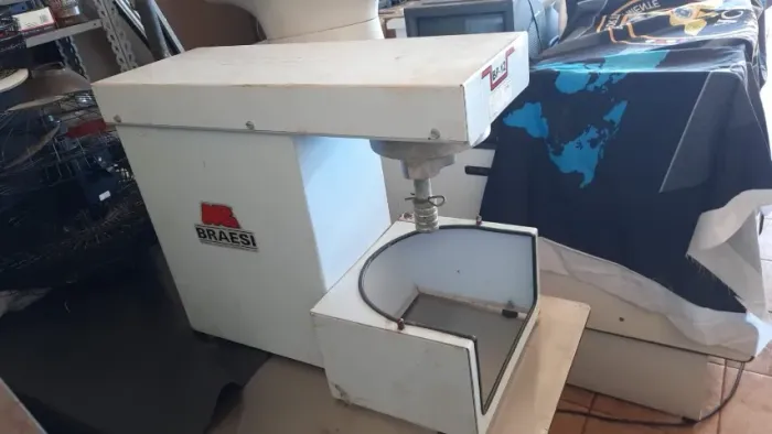 Batedeira Braesi planetária industrial 12 Kg bem conservada mais sem a cuba e os batedores