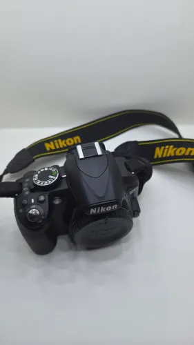 Máquina fotográfica semi profissional Nikon D3100 