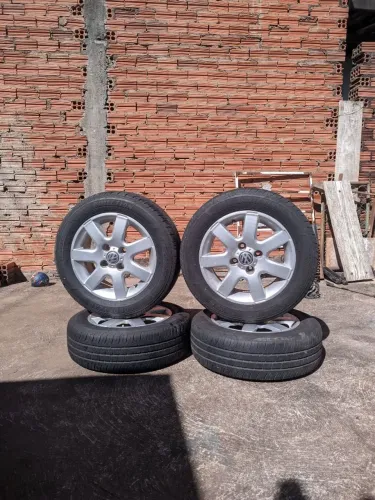 Pneus e Rodas 14 em Perfeito estado 