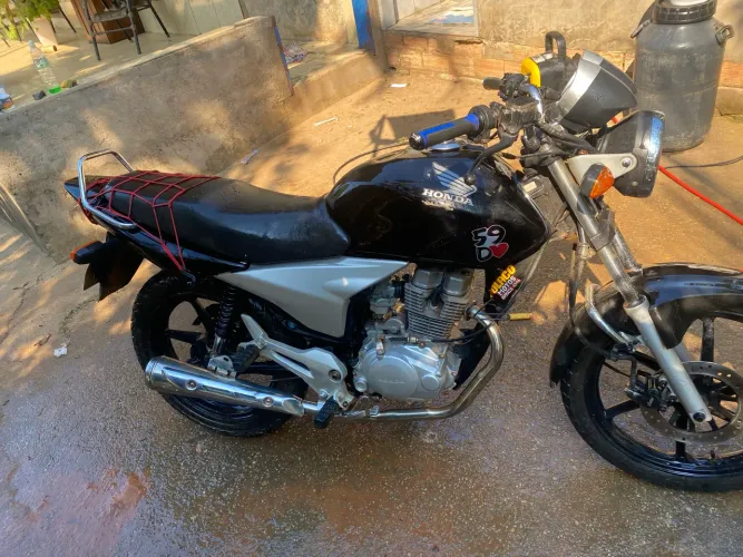 Vendo 150 esporte ou troco por carro