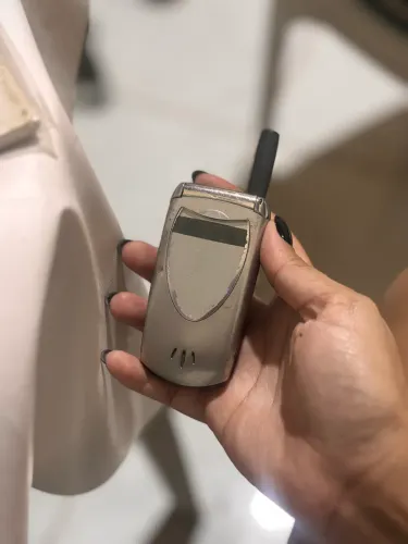 Celular Antigo Motorola V60 Retrô - Não Funciona - Colecionador/Peças