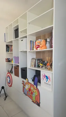 Estante planejada dupla face com mesa retrátil - MDF (2,54 x 2,17)