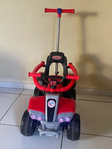 Carro de passeio elétrico/recarregável