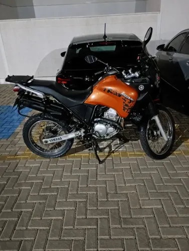 Moto bem conservada, está linda.