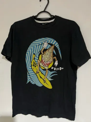 Camiseta menino 12 a 14 anos ou G Volcom