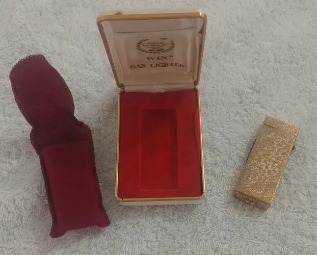 Antigo isqueiro a gás da marca Win com caixa e case original