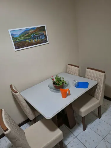 Mesa 4 lugares com tampo de vidro