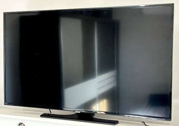 TV Samsung LED 40" Full HD Série 5 Excelente Estado