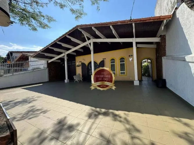 Casa para locação comercial no Boqueirão com recepção, 4 dormitórios, Edícula e 5 vagas de