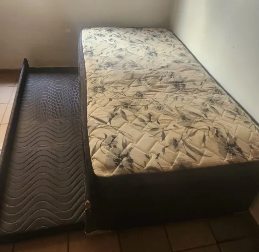 Vendo Cama box Solteirão c/cama auxiliar 