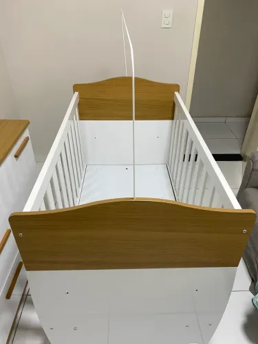 Vendo berço americano com ajuste de altura! Pouco meses de uso!