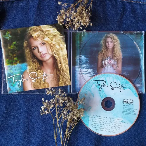 [RARO] Taylor Swift - Debut (2006 com letra original de picture to burn)