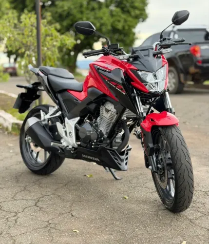 Honda Twister CB300F 24/24 - Entrada R$3.000,00