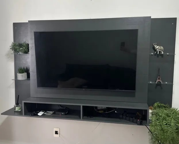 Painel de TV 55" Cinza 