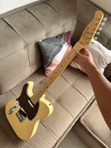 Guitarra Telecaster Michael Canhota creme