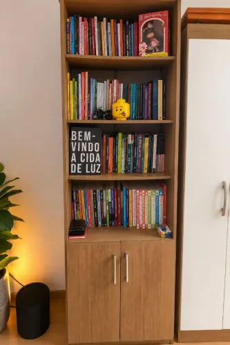 ESTANTE / ARMÁRIO DE LIVROS - ÓTIMO ESTADO