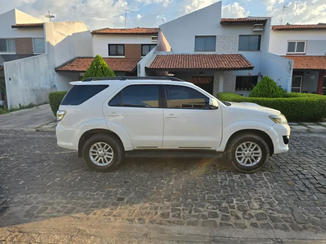 Toyota Hilux SW4 SRV D4-d 4X4 3.0 TDI Dies. AUT 2015
