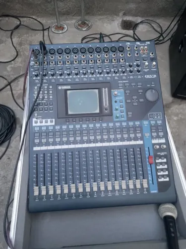 Mesa digital Yamaha 01v valor 2.000