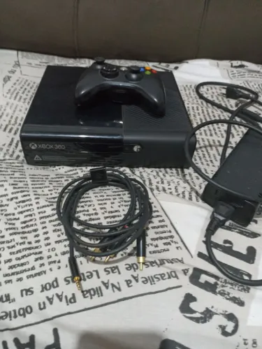 Vendo xbox 360 liberado. Lotado de jogos, pronto pra jogar.