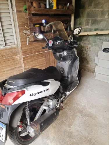 Vendo ou troco citycom 300i toda quitada e ipva pago