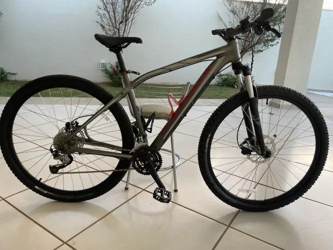 Bicicleta Specialized Rockhopper - Aro 19