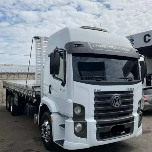 Vw 24280 6x2 - Ano 2013 Carroceria