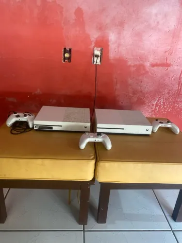 2 XBOX One S - 3 controles
