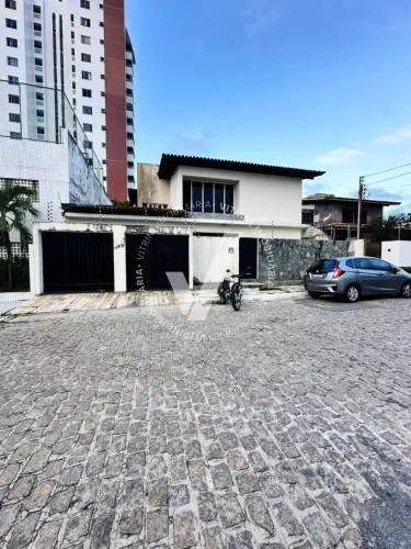 CASA DE 245 M² NO BAIRRO GRAGERU [1061]