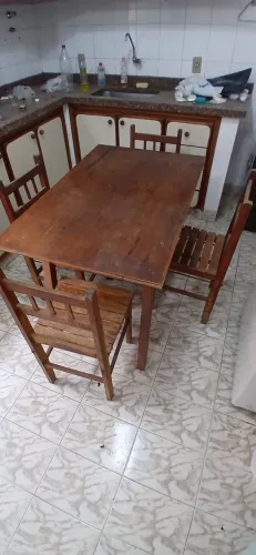 Mesa com 4 cadeiras