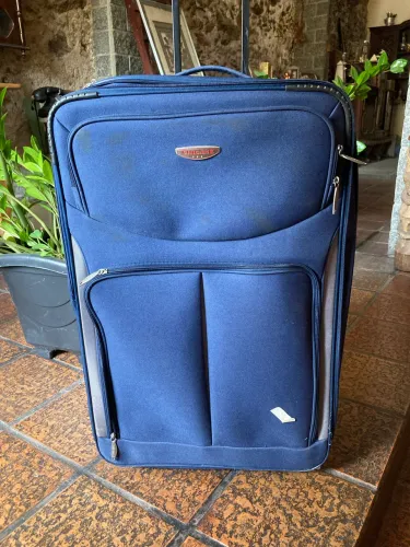 Mala de Viagem Azul Grande Com 4 Compartimentos.