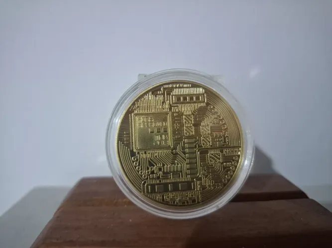 Moeda Física Bitcoin Dourada Colecionável + Estojo Acrílico