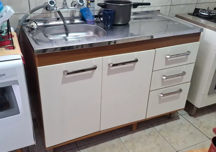Piá de cozinha com móvel
