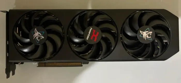 Vendo RX 9060 XT Hellbound 16GB (Triple Fan) - Estado de Nova!