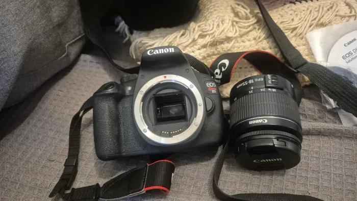 Canon EOS Rebel T5 + Lente 18-55mm | Excelente Estado
