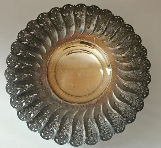 Fruteira/ Centro de Mesa de Prata com Borda com Desenho de Florais