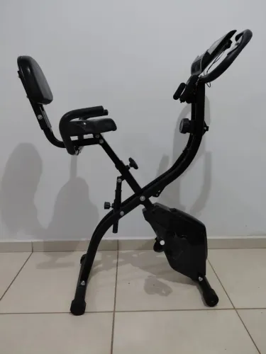 Bicicleta Ergométrica Vertical Dobrável