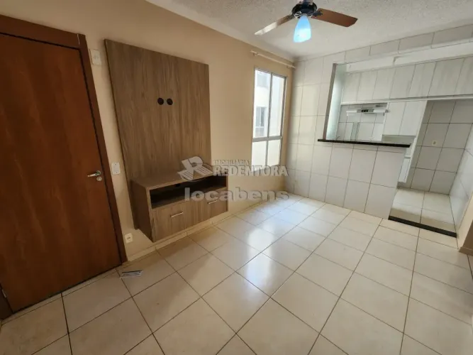 Apartamento de 2 dormitórios com armários no Rios di Itália