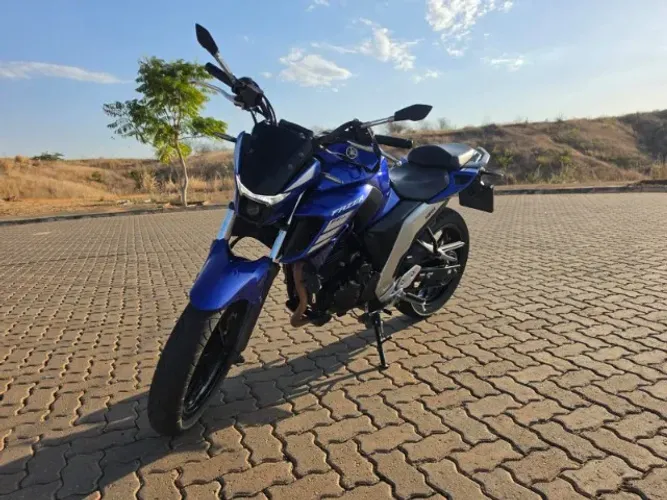 Fazer 250 azul