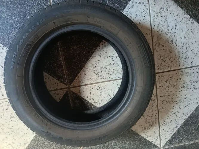 Vendo pneu aro 15 Pirelli,80%de vida. Valor $ 200. É só chamar ?