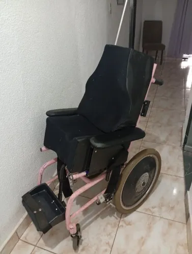 Cadeira de rodas reclinável de criança