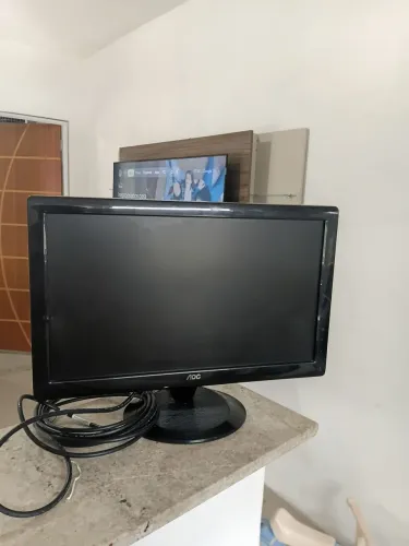 Monitor LCD AOC, 24 polegada, toda digital.