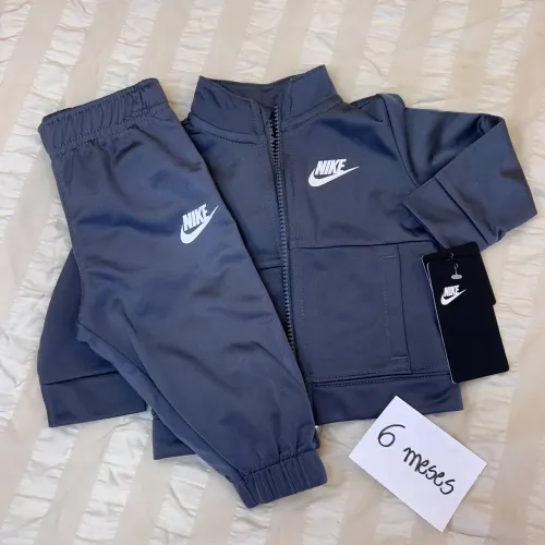 Conjunto Nike tamanho 6 meses